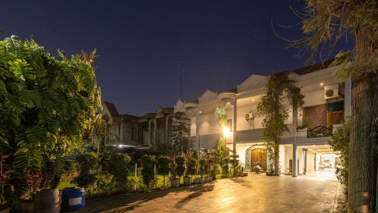 De Manora Homes - Unpretentious Hotel With A Garden , Posh Area Ranjit Avenue Amritsar Extérieur photo