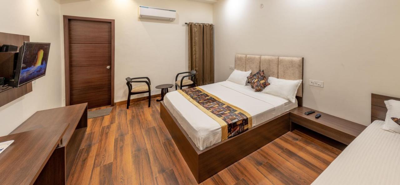 De Manora Homes - Unpretentious Hotel With A Garden , Posh Area Ranjit Avenue Amritsar Extérieur photo