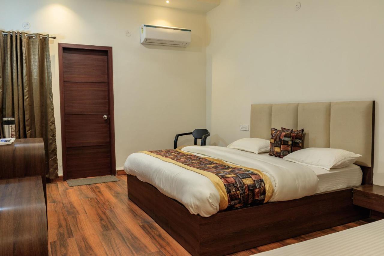 De Manora Homes - Unpretentious Hotel With A Garden , Posh Area Ranjit Avenue Amritsar Extérieur photo